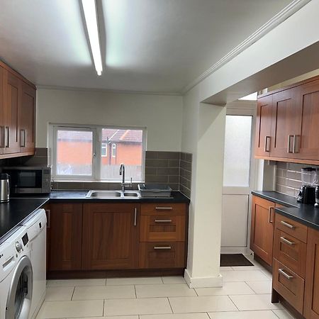 Comfortable Single Room Wembley Park/Stadium London Exterior photo